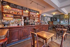 The Carlton Tavern Hotel