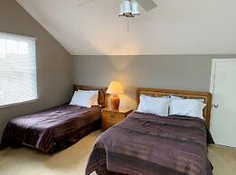 King Charles Avenue 404 #6