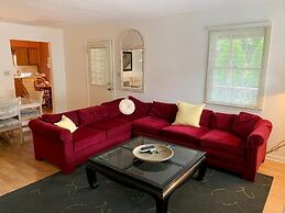 King Charles Avenue 404 #6