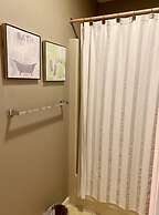 King Charles Avenue 404 #6