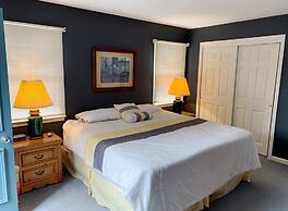 King Charles Avenue 404 #6