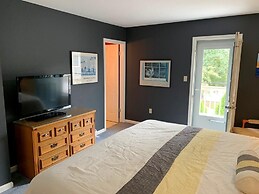 King Charles Avenue 404 #6