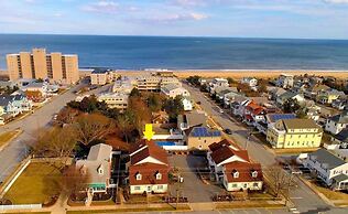 King Charles Avenue 404 #6