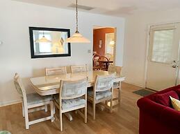 King Charles Avenue 404 #6