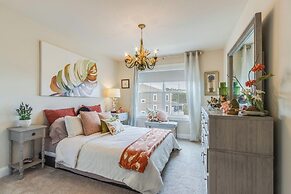 Catalina Circle 21520