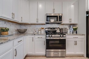 Catalina Circle 21520