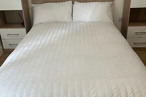 1-bed Apt, Sleeps 4, Central To Shops & Transport