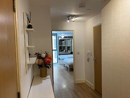 1-bed Apt, Sleeps 4, Central To Shops & Transport