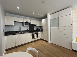 1-bed Apt, Sleeps 4, Central To Shops & Transport