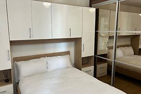 1-bed Apt, Sleeps 4, Central To Shops & Transport