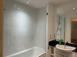 1-bed Apt, Sleeps 4, Central To Shops & Transport