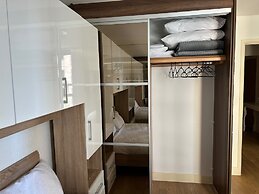 1-bed Apt, Sleeps 4, Central To Shops & Transport