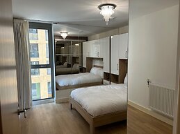 1-bed Apt, Sleeps 4, Central To Shops & Transport