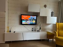1-bed Apt, Sleeps 4, Central To Shops & Transport