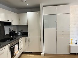 1-bed Apt, Sleeps 4, Central To Shops & Transport