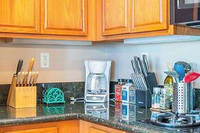 Spacious Golf Course Retreat - w/ Modern Kitchen