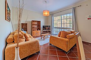 Simões Apartment by HR Madeira