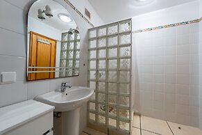 Simões Apartment by HR Madeira