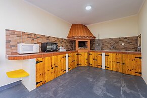 Simões Apartment by HR Madeira