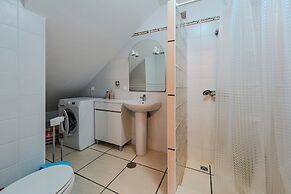 Simões Apartment by HR Madeira