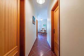 Simões Apartment by HR Madeira