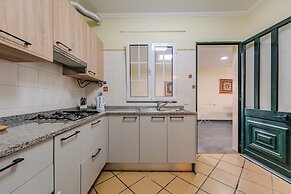 Simões Apartment by HR Madeira