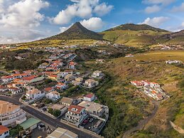Simões Apartment by HR Madeira