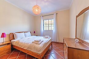 Simões Apartment by HR Madeira