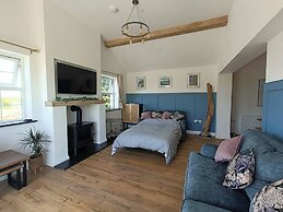 2-bed Coastal Cottage - Sleeps 4 - Pet Friendly