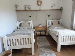 2-bed Coastal Cottage - Sleeps 4 - Pet Friendly