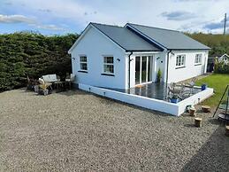 2-bed Coastal Cottage - Sleeps 4 - Pet Friendly