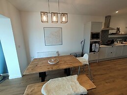 2-bed Coastal Cottage - Sleeps 4 - Pet Friendly