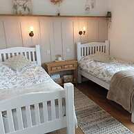 2-bed Coastal Cottage - Sleeps 4 - Pet Friendly