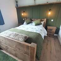 2-bed Coastal Cottage - Sleeps 4 - Pet Friendly