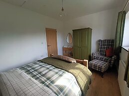 2-bed Coastal Cottage - Sleeps 4 - Pet Friendly
