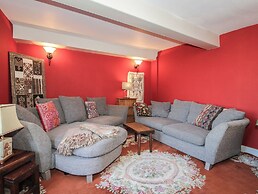 10 Upper Linney