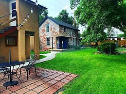 Amazing Historic 1800s Carriage House