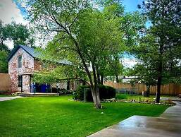 Amazing Historic 1800s Carriage House