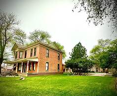 Amazing Historic 1800s Carriage House