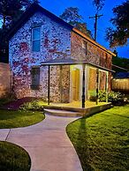 Amazing Historic 1800s Carriage House