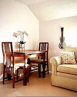 Amazing Historic 1800s Carriage House