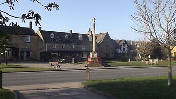 Hand Built log Cabin at Avonvale Holiday Lodges