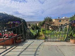 Central Design Flat With Parking