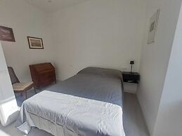 Central Design Flat With Parking