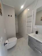 Central Design Flat With Parking