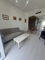 Central Design Flat With Parking