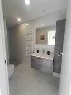 Central Design Flat With Parking