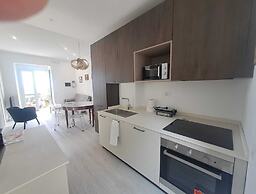 Central Design Flat With Parking