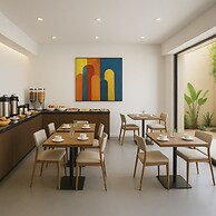 THE NIXON Suite and Apartments Hotel