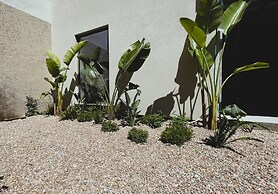 THE NIXON Suite and Apartments Hotel